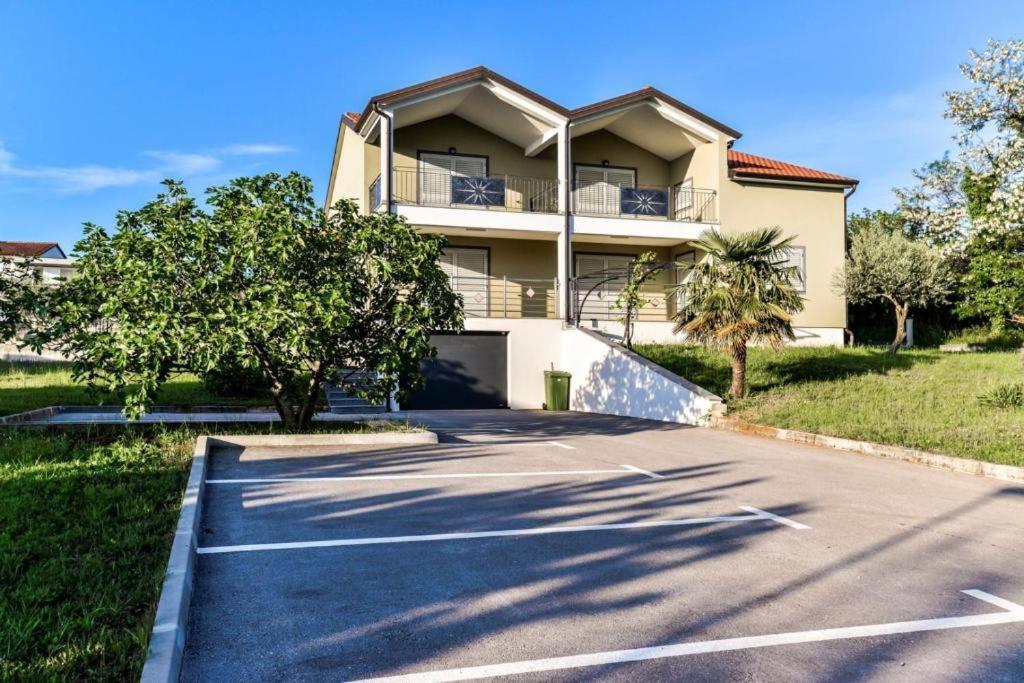 Apartments Lia-Jolie Умаг Екстериор снимка